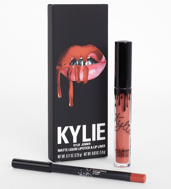 photo du rouge à lèvres et crayon Kit Lip vendu par Kylie Jenner à 500 000 exemplaires et début de Kylie Cosmetics qui propulsera la soeur de Kim Kardashian au rang de plus jeune milliardaire de l histoire selon Forbes