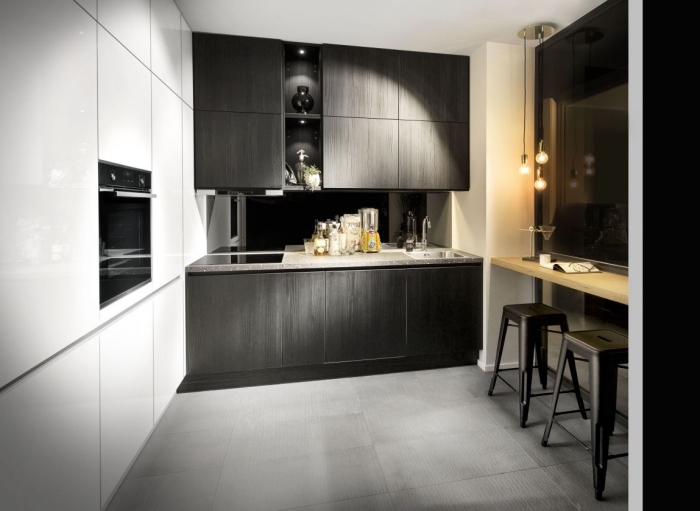 décoration de cuisine en blanc et noir, modèle carreaux à effet béton, armoires de cuisine en noir mate, facade cuisine gris anthracite