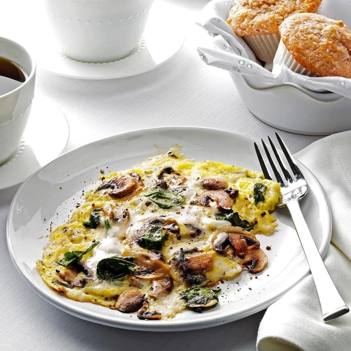 recette d'omelette facile aux champignons et aux épinards, idée quoi manger ce soir vite fait