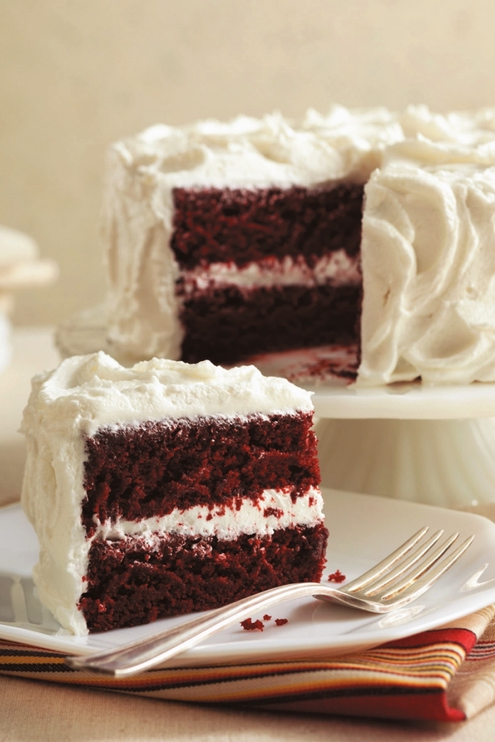 recette sans gluten de gâteau red velvet au glaçage vegan, gâteau d'anniversaire velours rouge