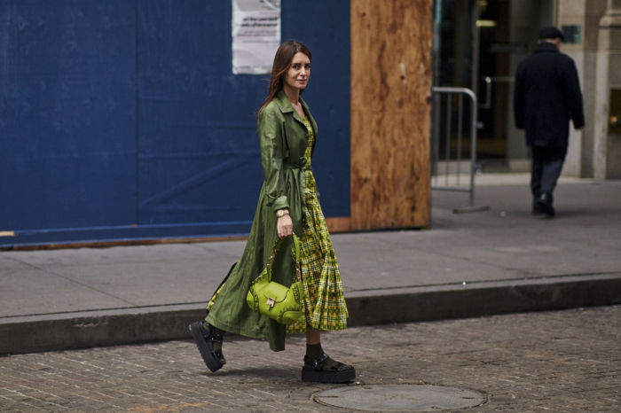 sandales plateformes, sacoche femme verte, robe de printemps automne à carreaux, 