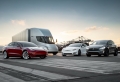 Tesla freine la fermeture de ses points de vente et augmente ses prix