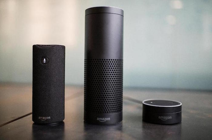 photos des différents produits compatibles avec l'assistant vocal intelligent Alexa d'Amazon dont l'utilisation est sur écoute