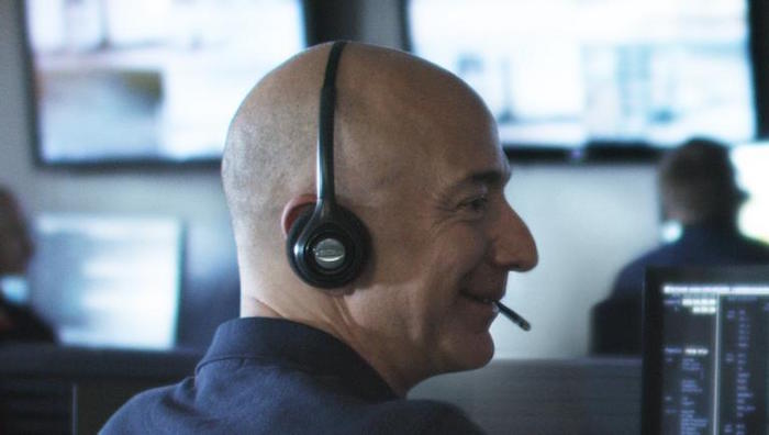 photo de Jeff bezos PDG d'Amazon pour illustrer article sur les écoutes effectuées par des employés sur Alexa