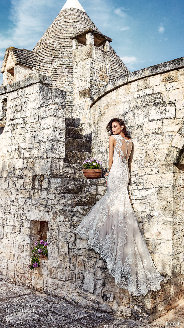 Alberobello mariage photo femme avec longue robe dentelle, robe de princesse mariage, les plus belles robes de princesse pour mariage