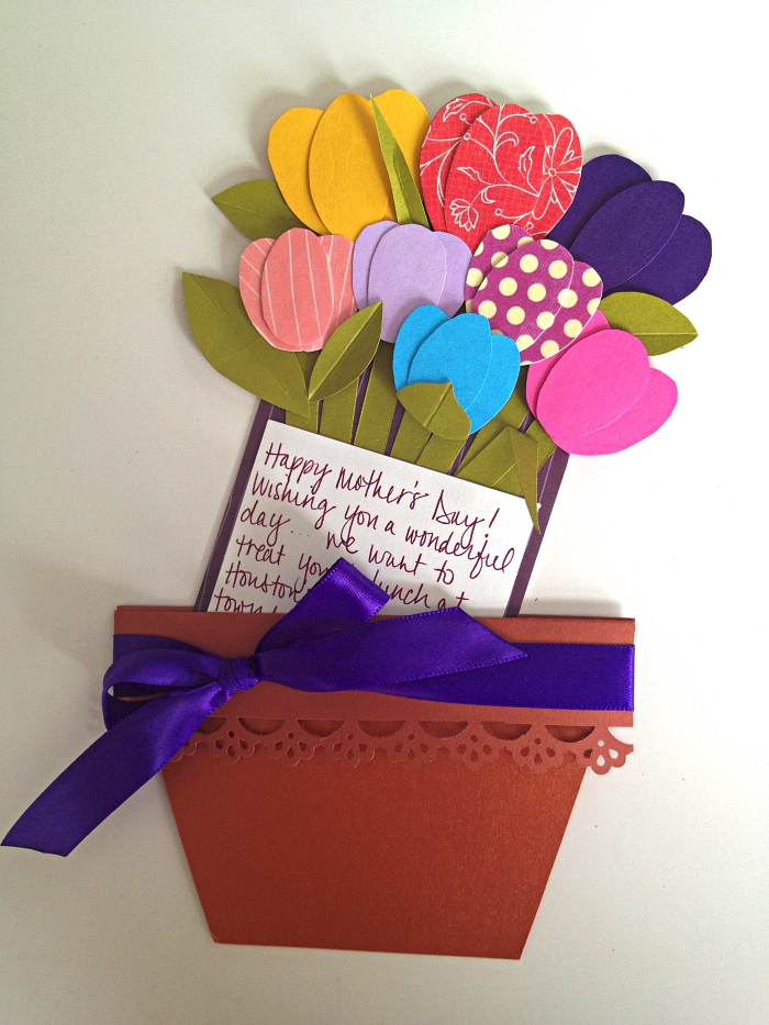 carte pour la fête des mères en forme de bouquet de tulipes en papier avec message personnalisé, idéecadeau fête des mères à fabriquer soi-même