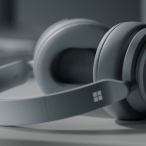 Microsoft veut détrôner les AirPods avec ses futurs écouteurs Surface Buds