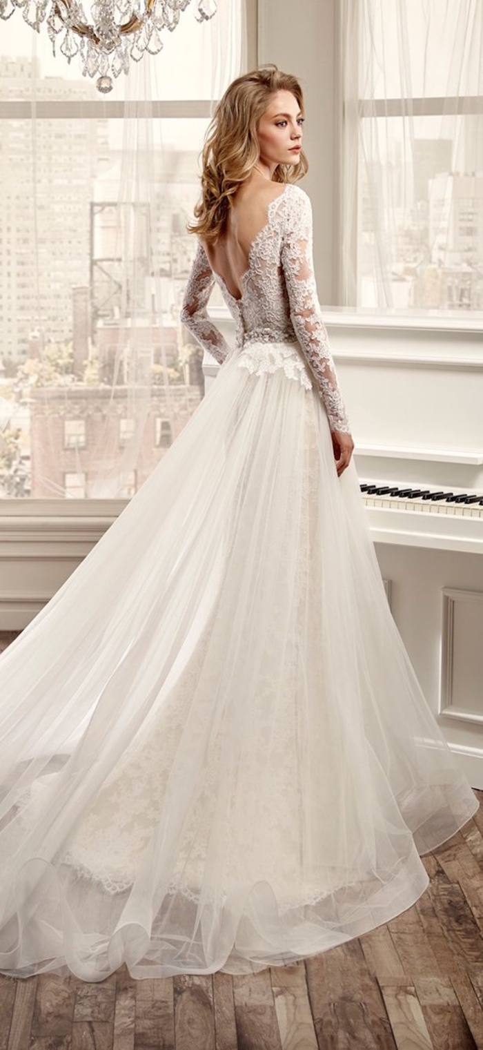 Magnifique robe de mariée pour petite, taille signifie, jupe longue traine, robe de mariee princesse avec traine sans voile
