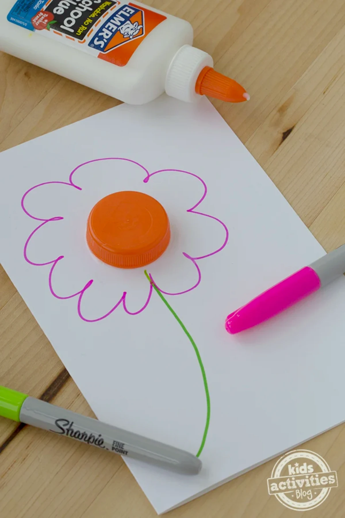 comment dessiner une fleur avec un bouchon de bouteille en plastique