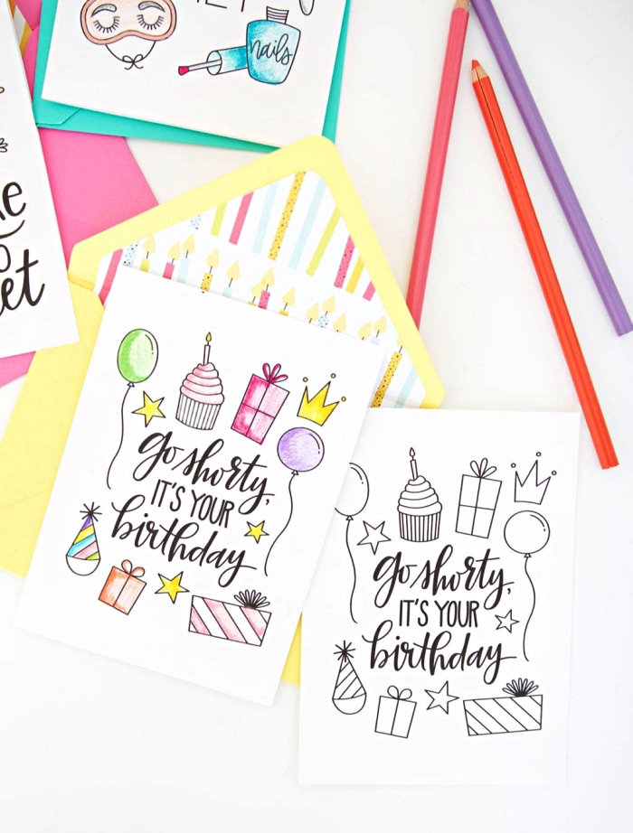 modèles de carte d'anniversaire girly à imprimer et à colorier, jolies cartes anniversaire à motifs gourmands et girly