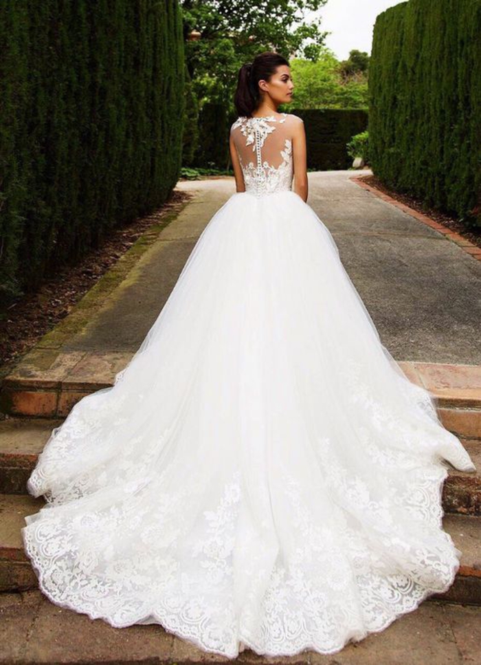 Chouette idée comment la robe de mariage doit ressembler, longue traine, dentelle dos chic, robe princesse de mariée, blanche robe de mariee longue