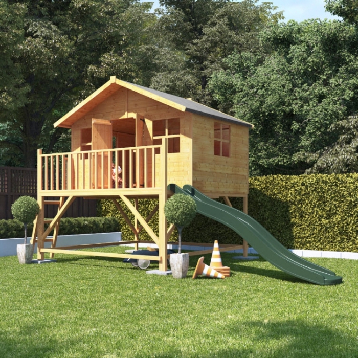 fabriquer un abri de jardin avec des palettes ou bois, modèle maison pour jeux avec terrasse en bois avec toboggan