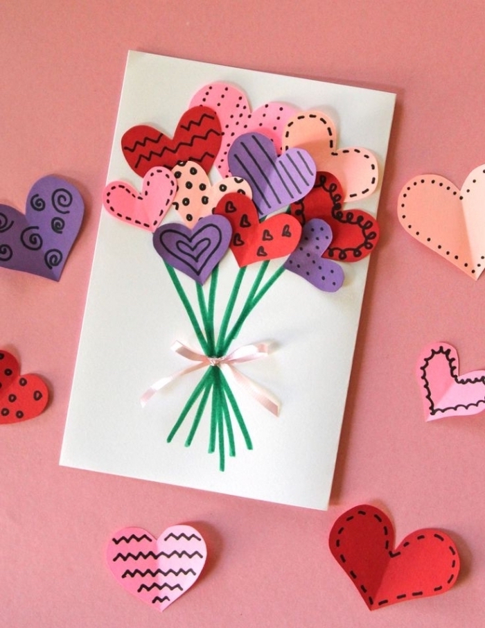 carte anniversaire petite fille avec face décorée de petits coeurs en papier de couleur façon bouquet de ballons