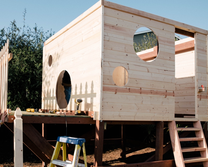 comment faire une cabane de jardin enfant, modèle de maison pour jeux d'enfant extérieure à faire soi-même