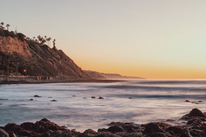 photo paysage naturel au bord de la mer, idée photo au lever du soleil magnifique, exemple fond d écran gratuit pour ordinateur