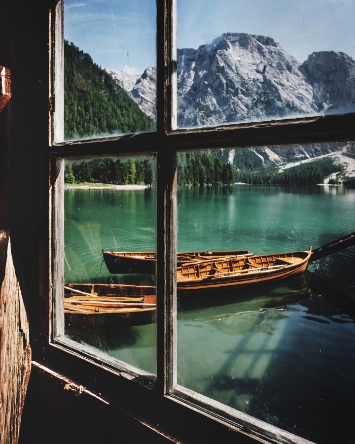 idée wallpaper incroyable avec photo de la nature, photographie impressionnante cadre au bord d'un lac dans les montagnes