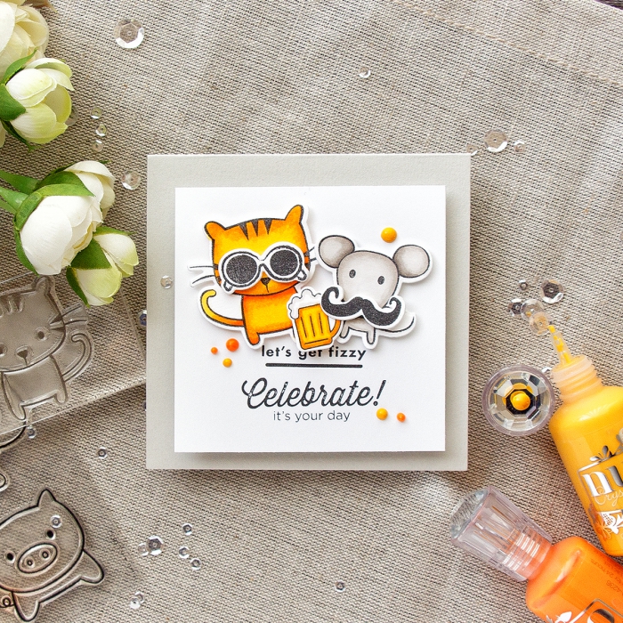 jolie carte d'anniversaire à motifs chat et souris réalisés à l'aide des tampons de scrapbooking transparents