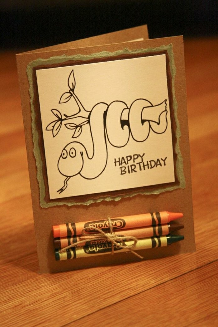 carte anniversaire enfant avec coloriage serpent et des crayons, carte de voeux personnalisée à faire soi même