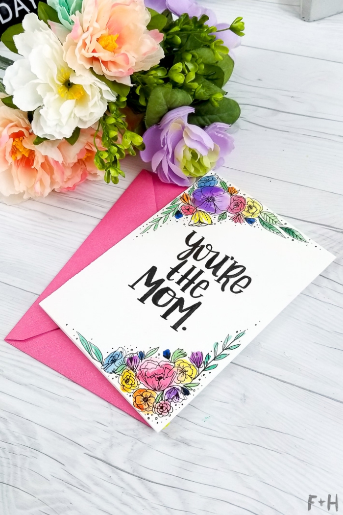 modèle de carte anniversaire maman personnalisée avec un joli dessin de composition florale à l'aquarelle