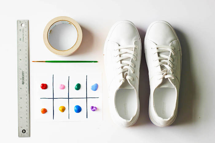cadeau original pour sa meilleure amie, comment personnaliser des baskets blanches avec des peintures textile