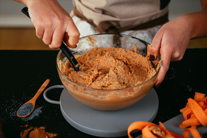melanger tous les ingredients dna sle bol, recette carrot cake sans farine et avec sirop d erable pour remplacer le sucre