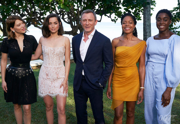 Daniel Craig entouré du casting de James Bond 25, qui sera sa dernière aventure dans le costume de 007