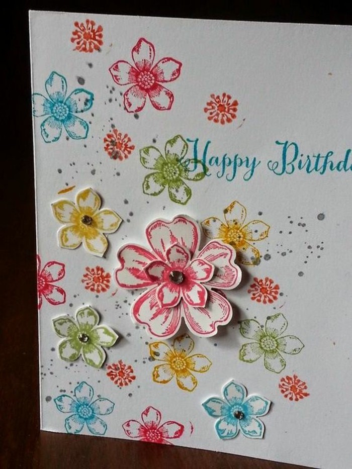 jolie carte d'anniversaire fille à motifs fleurs tamponnées accompagnées d'une écriture manuscrite, carte de voeux 3d à motifs fleuris