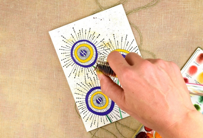 jolie carte bonne fête à motifs floraux graphiques dessinés à la main en jaune et bleu, idée de carte de voeux personnalisée à faire soi même