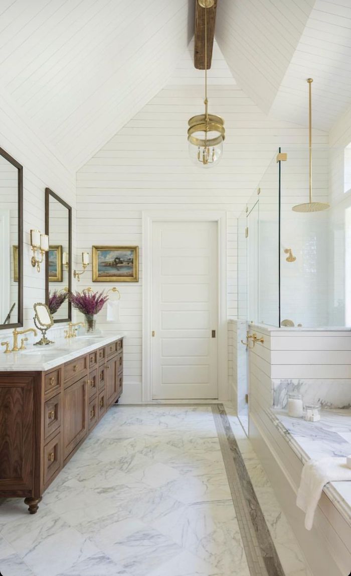 Marbre et bois design meuble sous vasque salle de bain, la plus belle salle de bains du monde, lustre ronde original au style vintage 