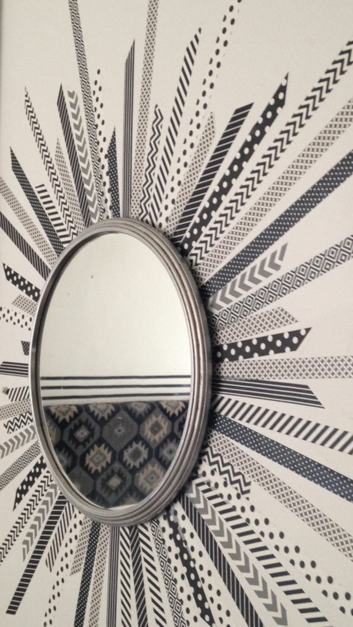 miroir décoratif à l'encadrement dessiné au mur, miroir soleil diy, idée deco salon