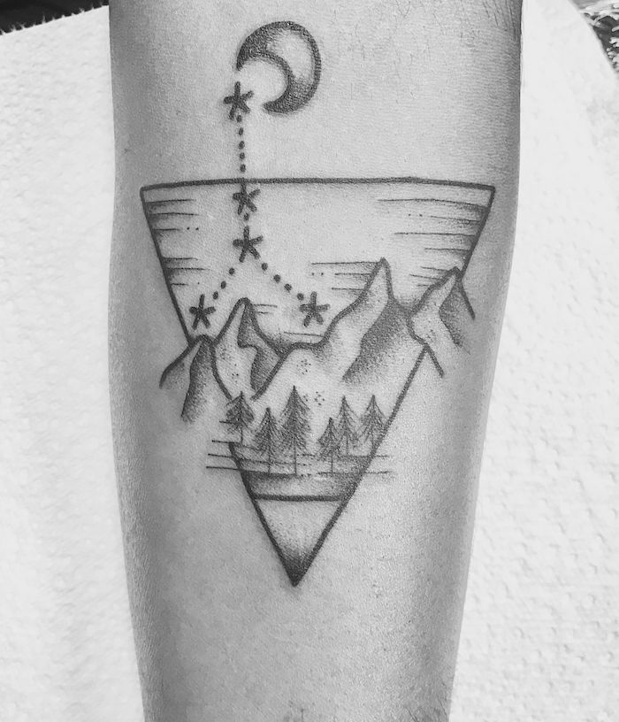 Original design tatouage swag paysage triangle noir et blanc, modele tatouage, dessin simple et très beau