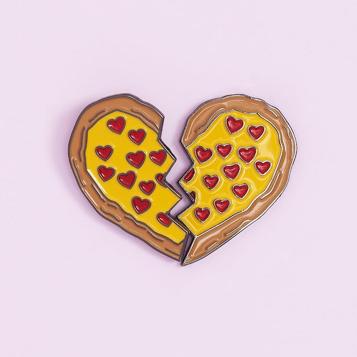 Pin pizza coeur, idée cadeau couple, choisir un cadeau pour couple, choix de cadeau pour les mariés
