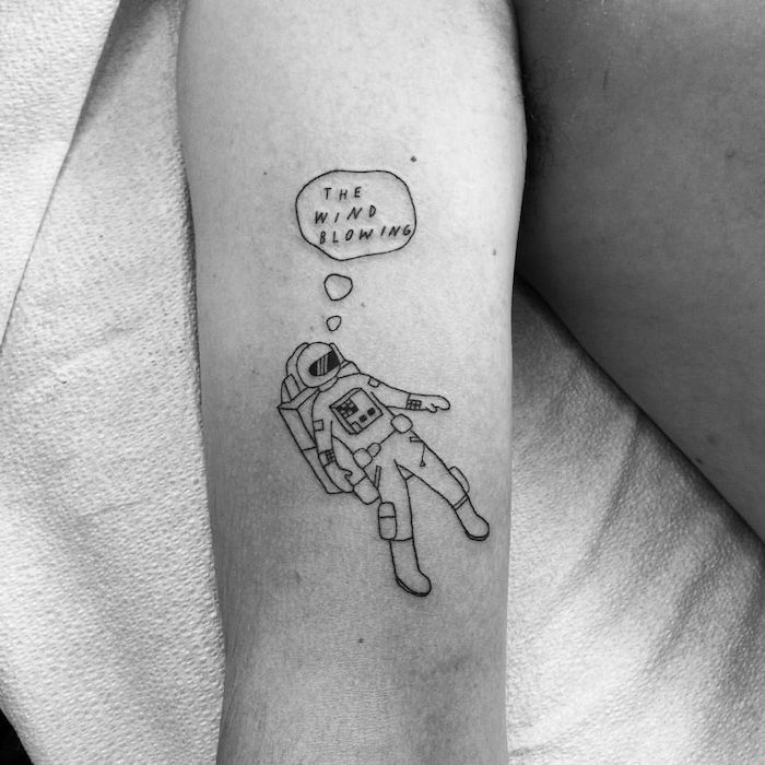 Astronaute belle image originale idée, tatouage original, motif tatouage moderne, tendences tatouages