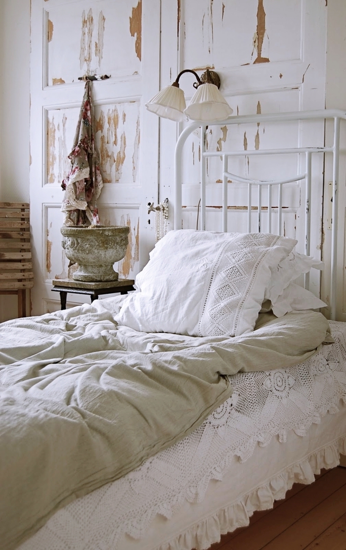 design intérieur de style vintage dans une petite chambre fille, que faire avec vielle porte, modèle tete de lit a faire soi meme