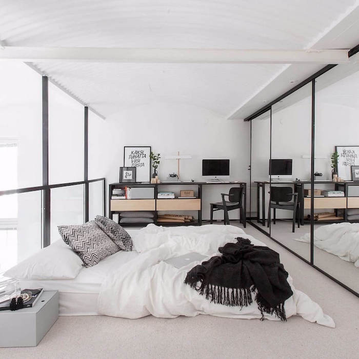Blanc et noir chambre à coucher bien aménagée, moderne déco simple, astuce rangement chambre, inspiration chambre à coucher adulte