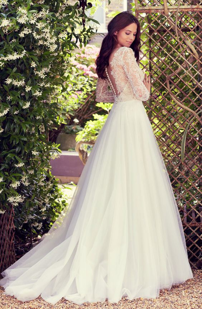 Superbe robe de mariage élégant le style chic pour le jour j avec une belle robe moderne