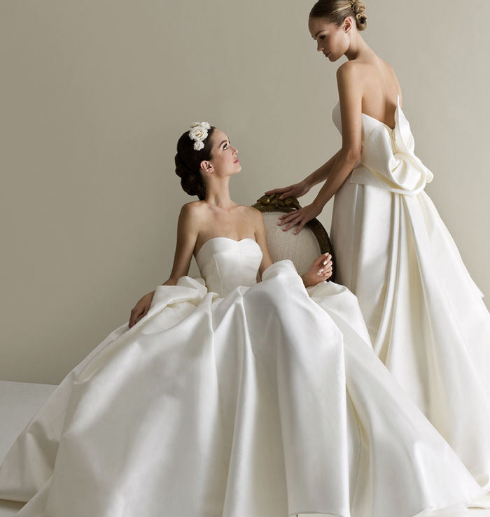 Deux mariées robes bustier épaules nues, robes de mariée princesse, robe de mariée bohème tendance 2019