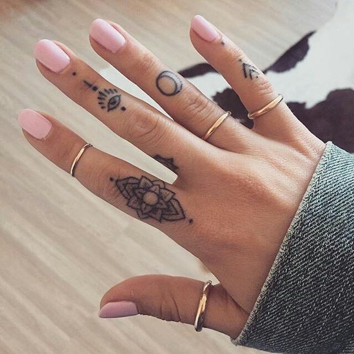 Mandala modele tatouage sur le doigt, idee dessin tatouage doigt, design original tatouage temporaire