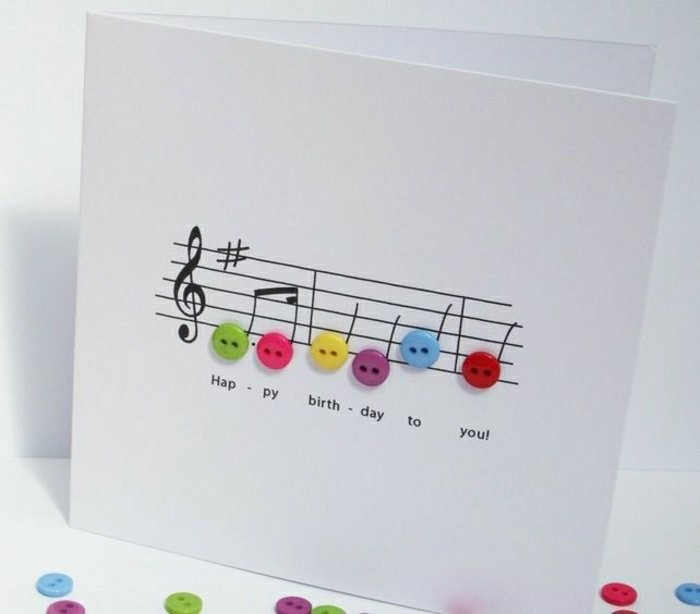 carte anniversaire originale sur le thème musique avec portée musicale décorée de petits boutons colorés