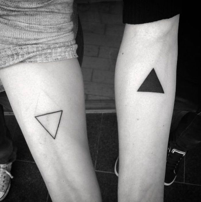 Tatouage pour couple, les triangles transperant et coloré, tatouage géométrique, tatouage dessin, la signification de mon tatou