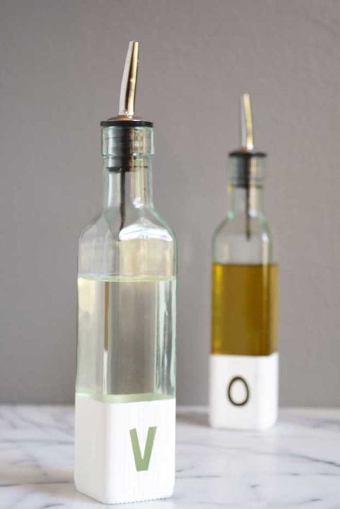 DIY idée cadeau couple, cadeau a faire soi meme pour le mariage de mes amis, olive et vinegre boteilles diy