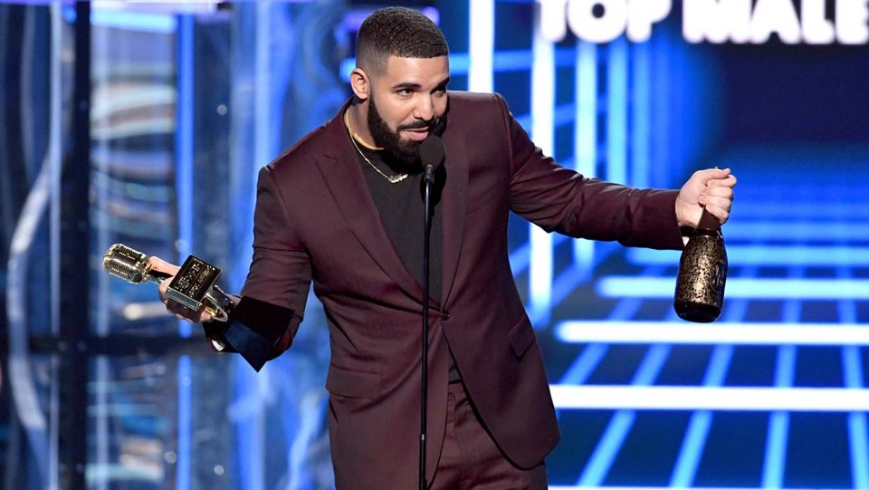 photo de Drake aux Billboard Music Awards 2019 qui remportent 12 victoires sur 17 nominations
