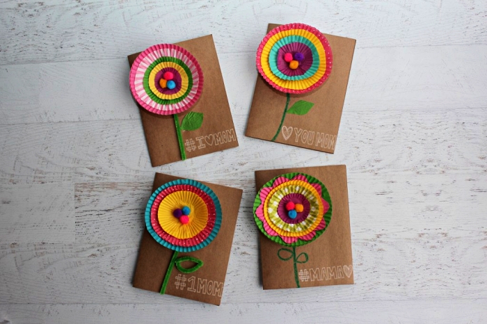 carte fête des mères maternelle à fabriquer avec les tout petits, carte faite-maison avec fleur en caissette à muffins