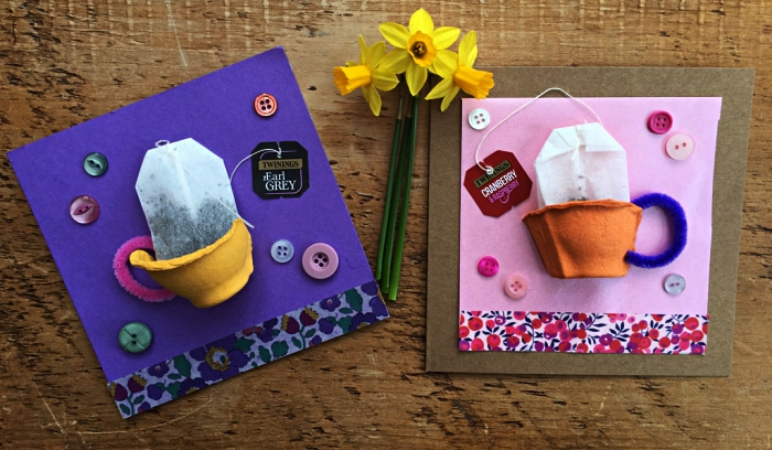carte fête des mères pour les tout petits, une carte faite-maison avec tasse à thé en 3d fabriquée à partir d'une boîte d'oeufs récup