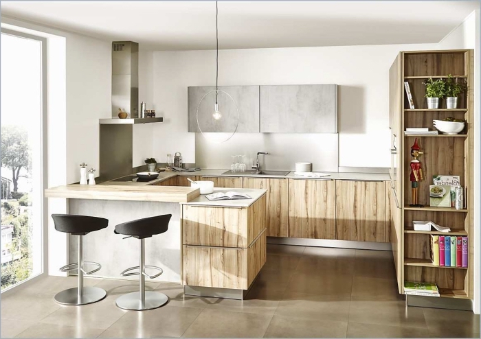 comment aménager une cuisine 10m2, modèle de cuisine blanc et bois avec accents en gris clair et noir mate