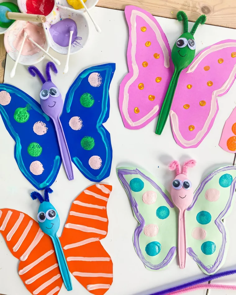 diy figurine papillon en papier colore scrapbooking yeux mobiles cuilleres