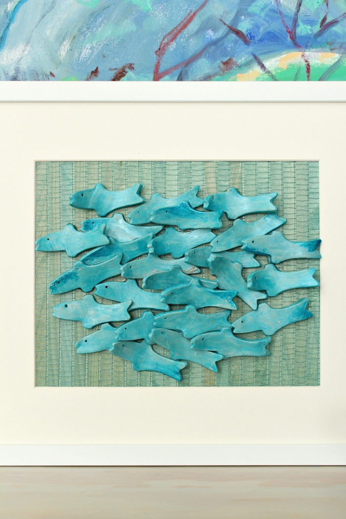 exemple de decoration bord de mer pas cher, tutoriel facile pour faire un objet de déco esprit marin, tableau avec poissons diy