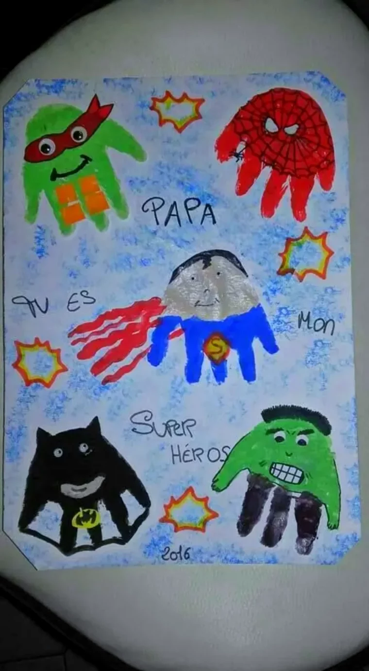 empreinte main dessin avec tous les superhero cadeau pour papa