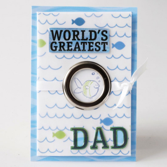 cadeau fête des pères maternelle, modèle de carte DIY en papier coloré décoré avec lettres autocollants papa