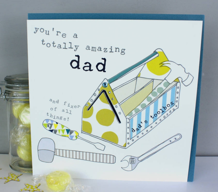 idée carte fête des pères à fabriquer, diy carte avec illustration imprimée sur le thème outils, carte fête pères fait main